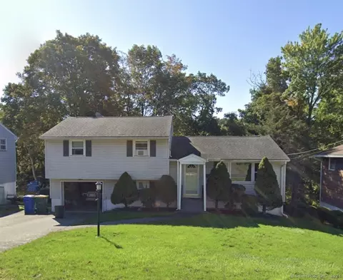 230 Pearl Lake Rd, Waterbury, CT 06706