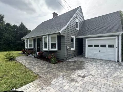 474 Riverside Dr, North Grosvenor Dale, CT 06255