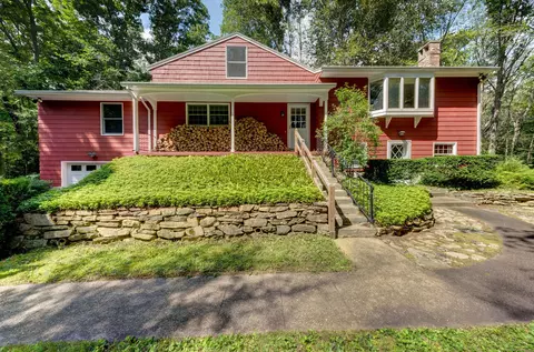 17 Woodland Dr, Salem, CT 06420