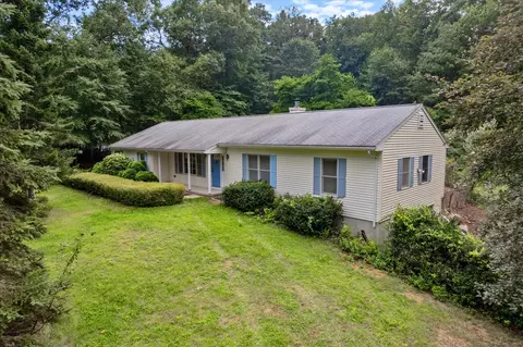 25 Christina Ct, Clinton, CT 06413
