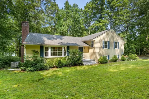 205 Strickland St, Glastonbury, CT 06033