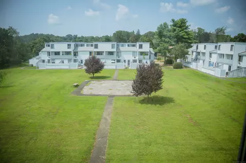 14 Hamre Ln #C, Branford, CT 06405