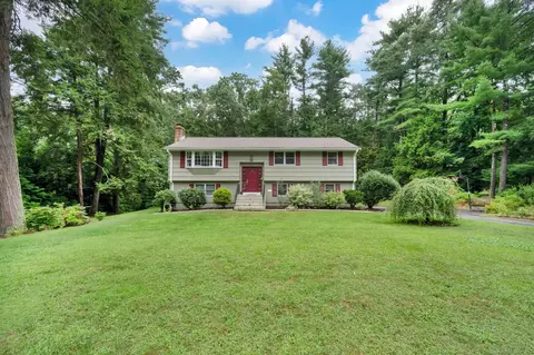 39 Munnisunk Dr, Simsbury, CT 06070