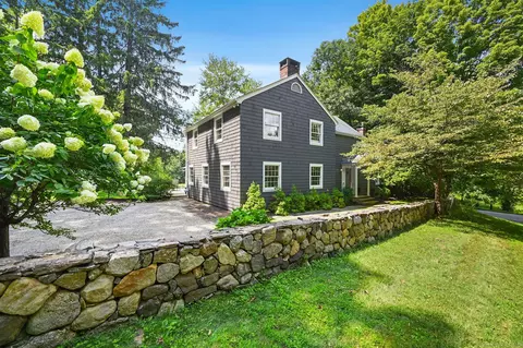 11 Gallows Hill Rd Ext, Redding, CT 06896