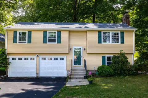 64 Birch St, Farmington, CT 06085