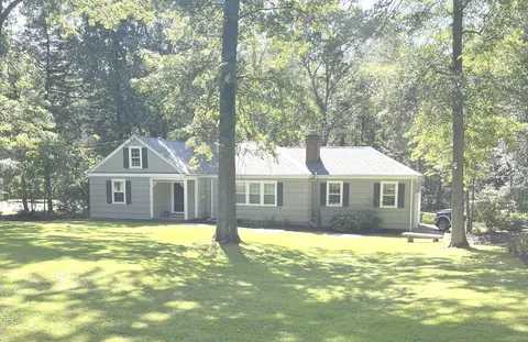 38 Wepawaug Rd, Woodbridge, CT 06525