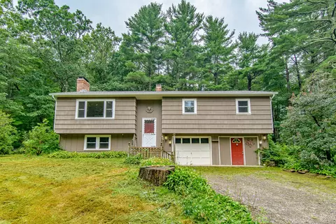 34 Hagstrom Rd, Thompson, CT 06255