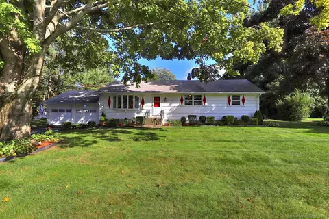 11 Macarthur Rd, Trumbull, CT 06611