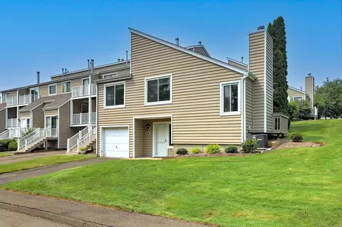 137 Peddlars Dr #137, Branford, CT 06405