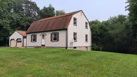 193 Heritage Rd, Putnam, CT 06260