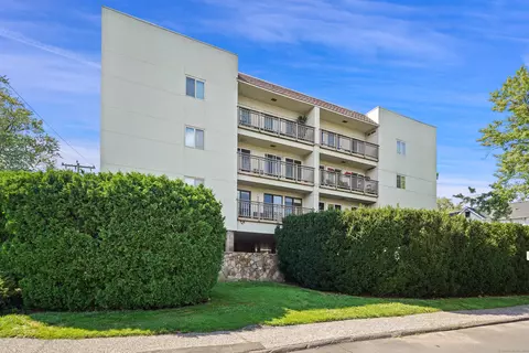 950 Cove Rd #B3, Stamford, CT 06902