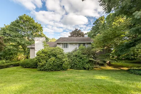 62 Long Meadow Dr, Meriden, CT 06450