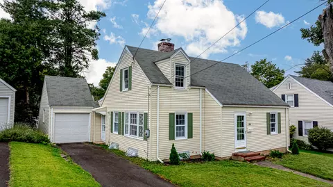 32 Crosshill Rd, West Hartford, CT 06107
