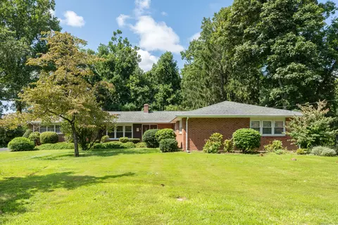 80 High Meadow Rd, Guilford, CT 06437