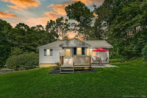 552 Berkshire Rd, Southbury, CT 06488