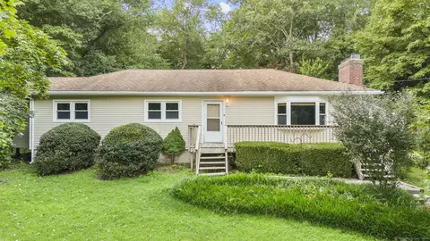 5 North St, Oxford, CT 06478
