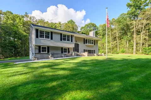 21 Greenbriar Rd, Oxford, CT 06478