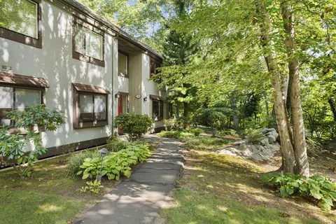 30 Harbour Vlg #D, Branford, CT 06405