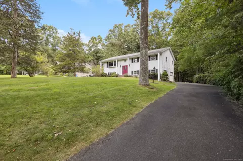 21 Glen Rd, New Fairfield, CT 06812