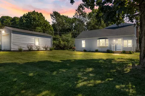 18 William St, Waterford, CT 06385