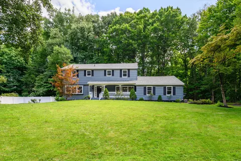 38 Cliffmount Dr, Bloomfield, CT 06002