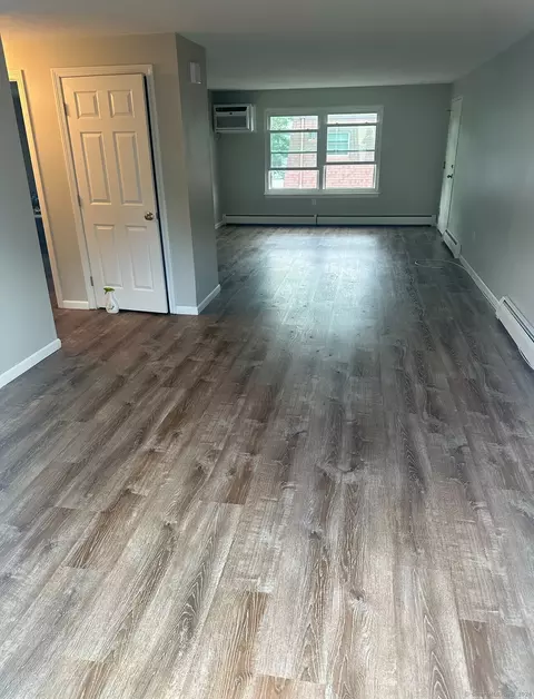 202 Blackstone Vlg #202, Meriden, CT 06450