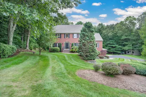 7 Teaberry Ridge Rd, Ellington, CT 06029