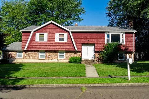 20 Homesteader Ln, West Haven, CT 06516