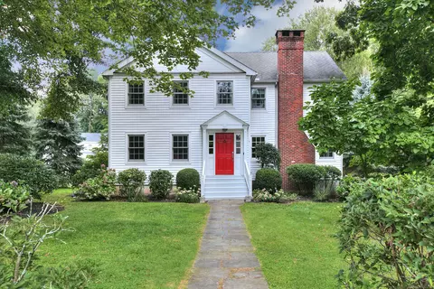 8 Crescent Dr, Easton, CT 06612