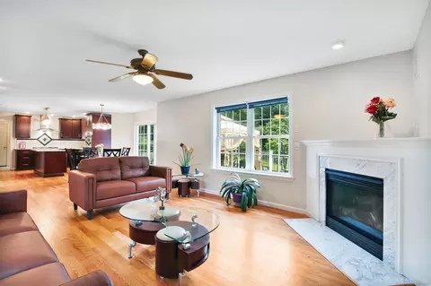 27 Michelle Ln, Windsor, CT 06095