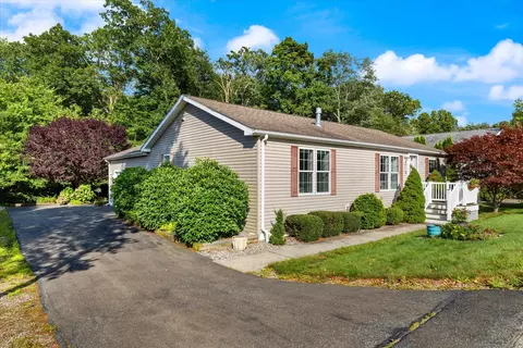 24 Cliff Rd, Ledyard, CT 06339