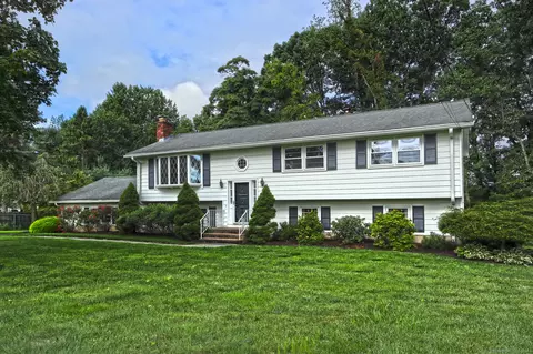 91 Randall Dr, North Haven, CT 06473