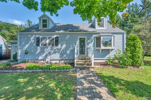 27 Robbins Ct, Milford, CT 06461