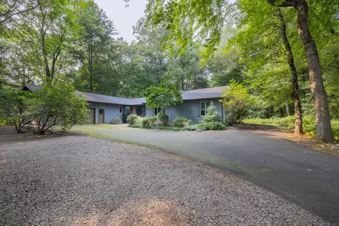 58 Old Barnabas Rd, Woodbridge, CT 06525
