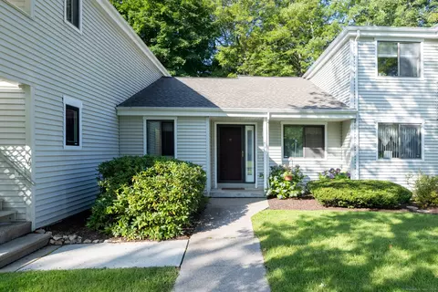 35 Nutmeg Rd #B5, Middlebury, CT 06762