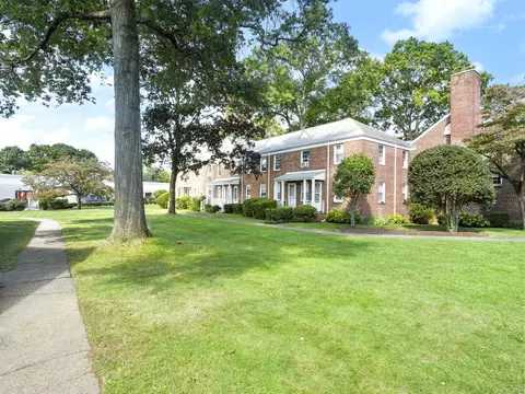 2475 Summer St #1L, Stamford, CT 06905