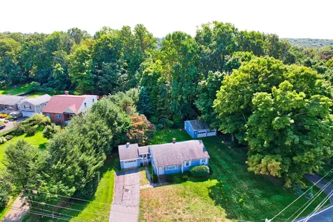 10 Maria Hotchkiss Rd, Prospect, CT 06712