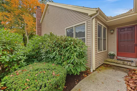 11 Coulter St #4, Old Saybrook, CT 06475