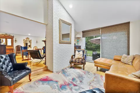 127 Tunxis Vlg #127, Farmington, CT 06032