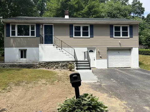 327 Lakeside Blvd W, Waterbury, CT 06708