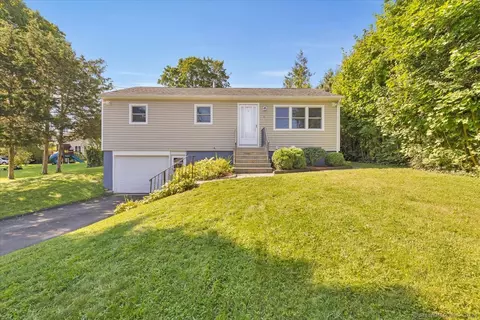 26 Diamond Ave, Bethel, CT 06801