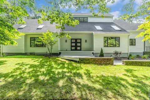 21 Walker Ln, Weston, CT 06883
