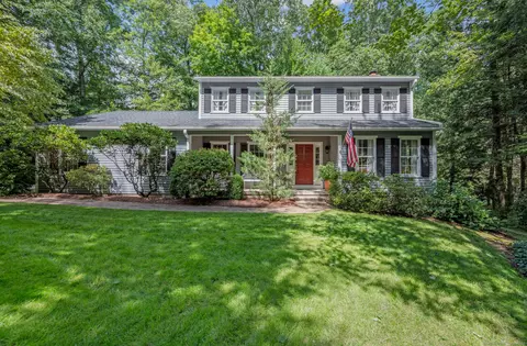 10 Deepwood Rd, Farmington, CT 06032