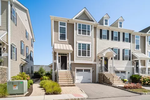 9 Moorland Dr #9, Danbury, CT 06810