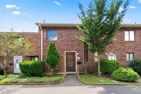 33 Wakefield Cir #33, East Hartford, CT 06118