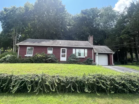 8 Laurel Glen Rd, Waterford, CT 06375