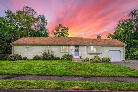 40 Ivy Rd, Plainville, CT 06062