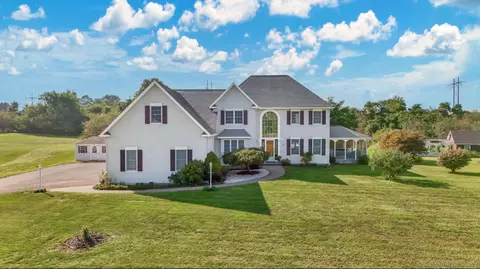 5 Roxbury Ln, Wallingford, CT 06492