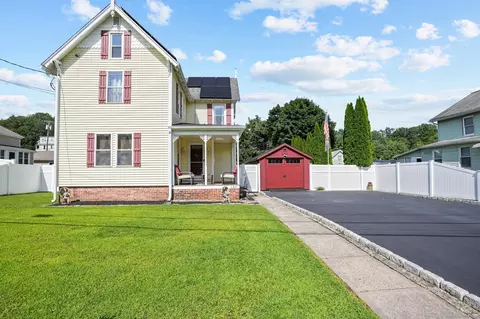 132 N Main St, Beacon Falls, CT 06403