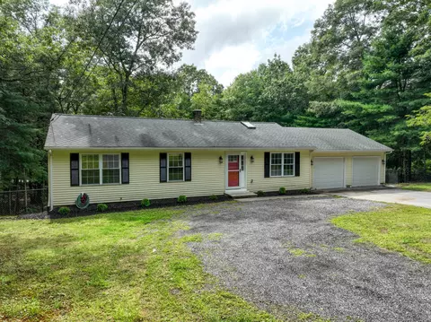 167 N Sterling Rd, Plainfield, CT 06354
